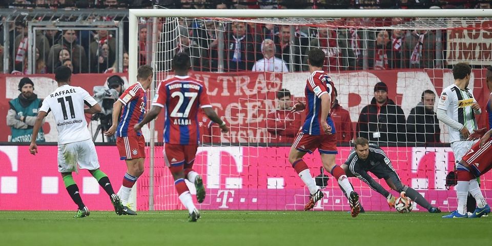  诺伊尔复出即创德甲零封纪录  