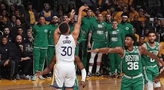  库里狂砍50分，勇士逆转凯尔特人  